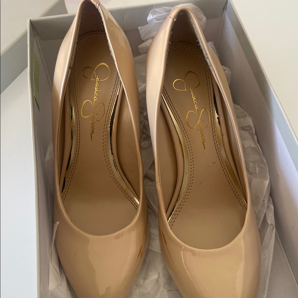 Jessica Simpson Beige Patent Leather Pumps